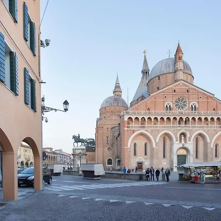 Piazza Del Santo